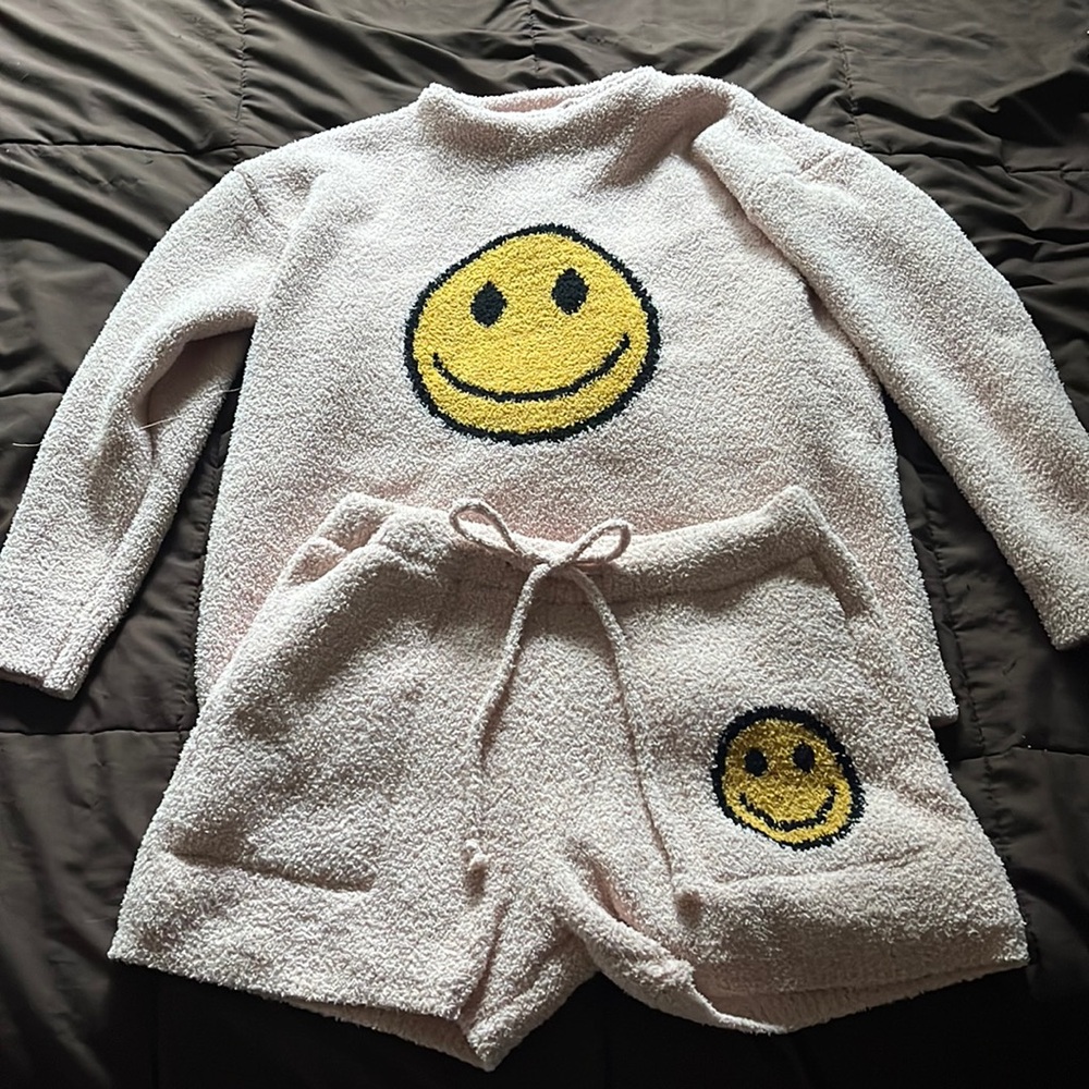 Smiley, fuzzy, sleep set. Size small!